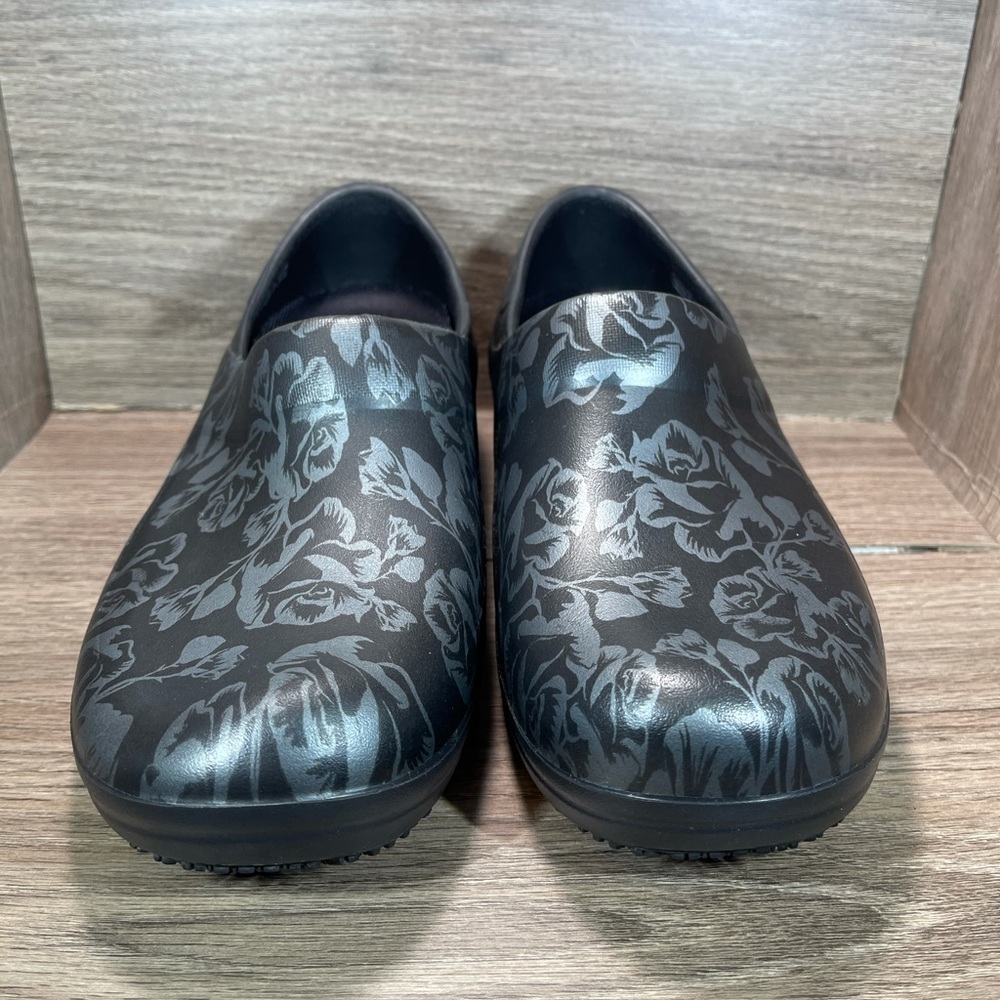 Crocs Women's Neria Pro II Graphic Work Clogs